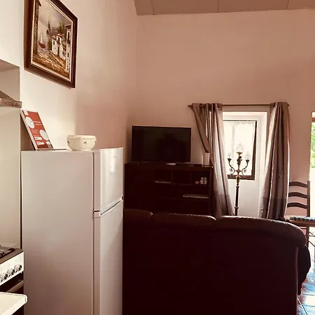 Mae Carril 샬레 칼다스하이냐