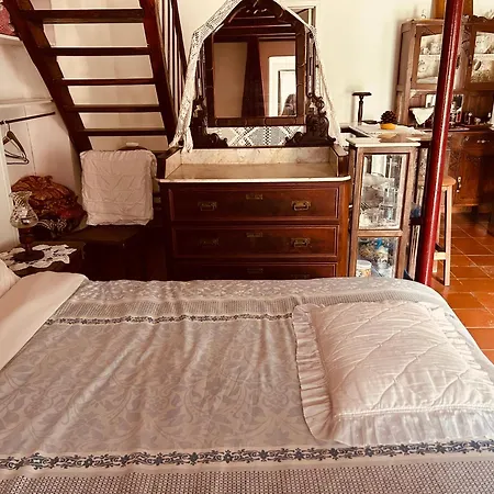 Mae Carril 칼다스하이냐