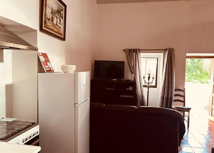 Mae Carril 샬레 칼다스하이냐