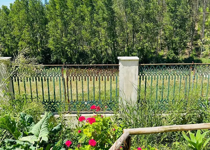 Mae Carril 샬레 칼다스하이냐